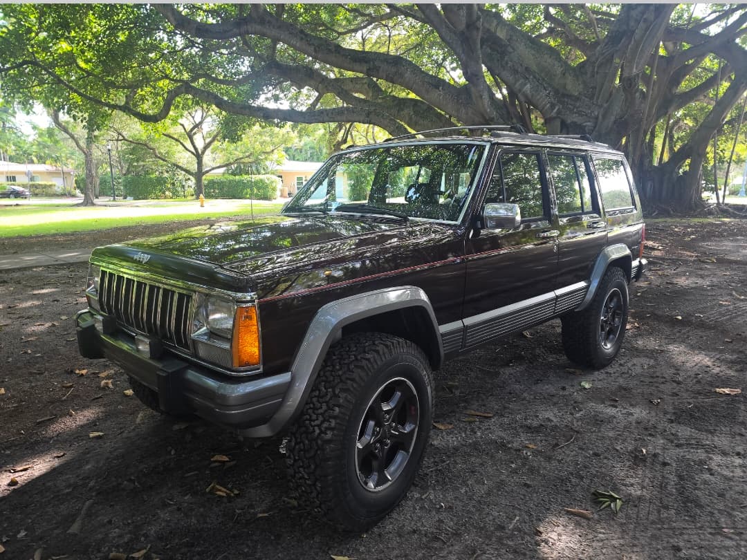 Cherokee Laredo